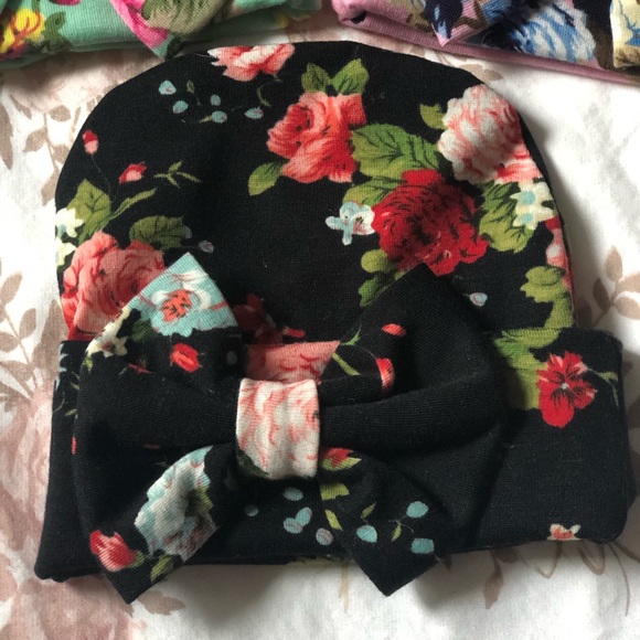 Baby girl hats with attached bows - Picture 3 of 4